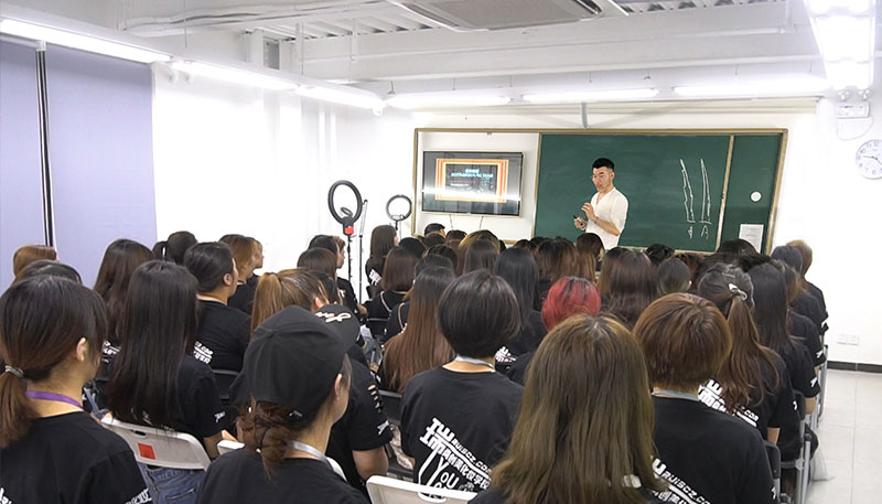 又漲了！2021年11月全國化妝師薪資出爐