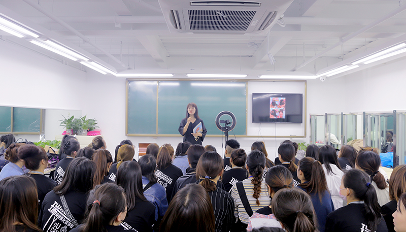 你想過沒：為什么2022年化妝師人才需求量這么大？