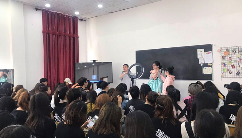 化妝培訓(xùn)學(xué)校那么多，如何挑選出最“稱心”的學(xué)校？