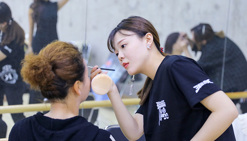 如何讓10年后的你，不后悔現(xiàn)在選擇做化妝師