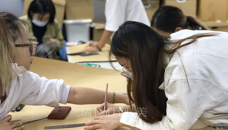 影視化妝師 怎么樣發(fā)展才能越來越好?