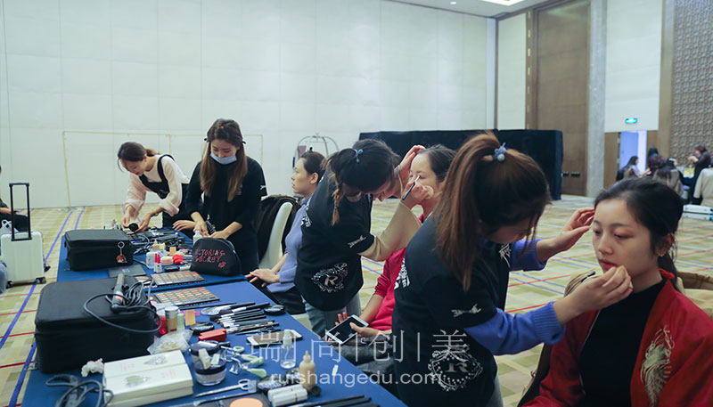 打算暑假學(xué)化妝，給你一些好建議