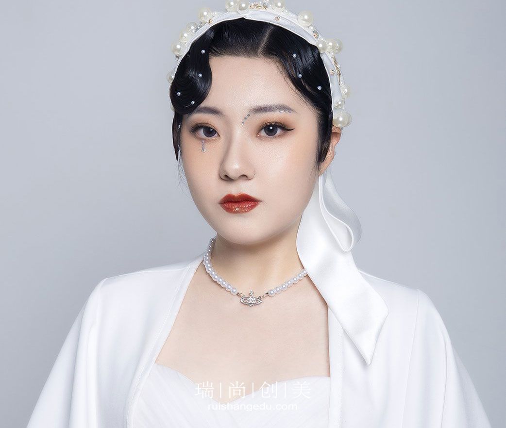 化妝培訓(xùn)學(xué)校包就業(yè)靠譜嗎？