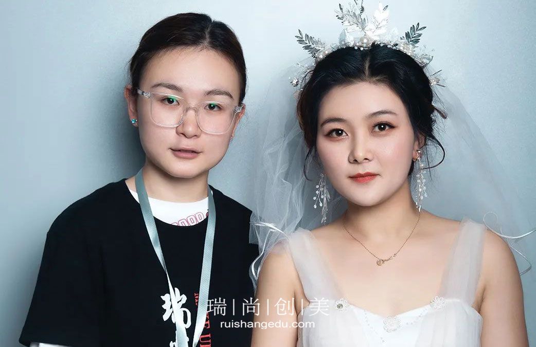 學歷會影響化妝師的前景嗎？為什么有的化妝師助理難以轉正？