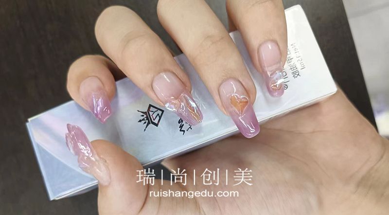 新手學(xué)美甲需要學(xué)多久？新手學(xué)美甲多少錢能學(xué)會？