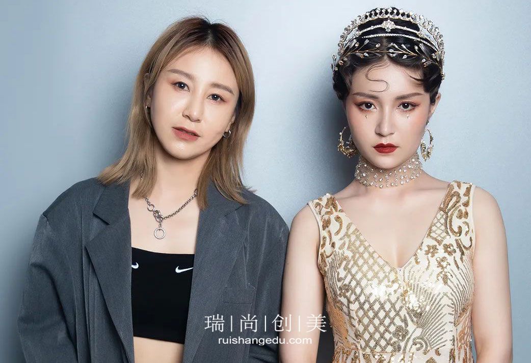 為什么你看了這么多的美妝博主，化妝還是學(xué)不會？