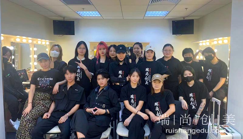 一夜之間上千人失業(yè)！學(xué)門技術(shù)才是保命法則