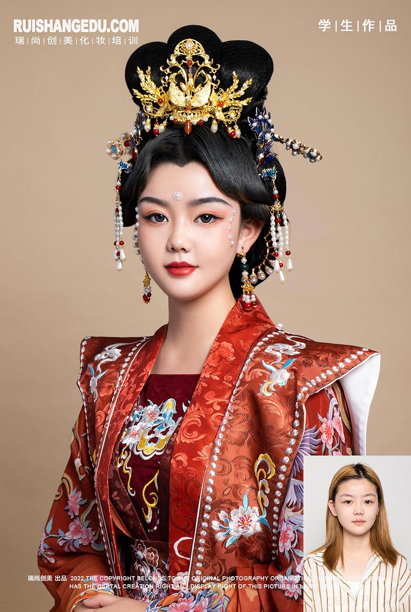 中秋賞月搭配漢服妝容，撞出新時(shí)尚！