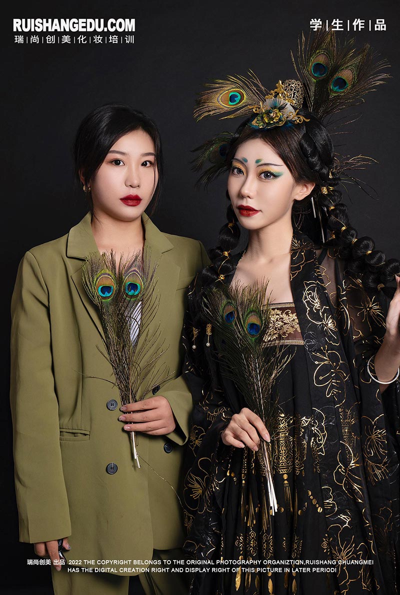 中秋賞月搭配漢服妝容，撞出新時(shí)尚！