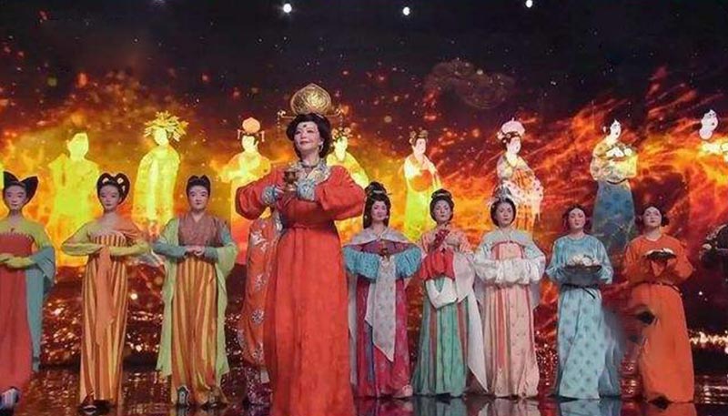 中秋賞月搭配漢服妝容，撞出新時(shí)尚！