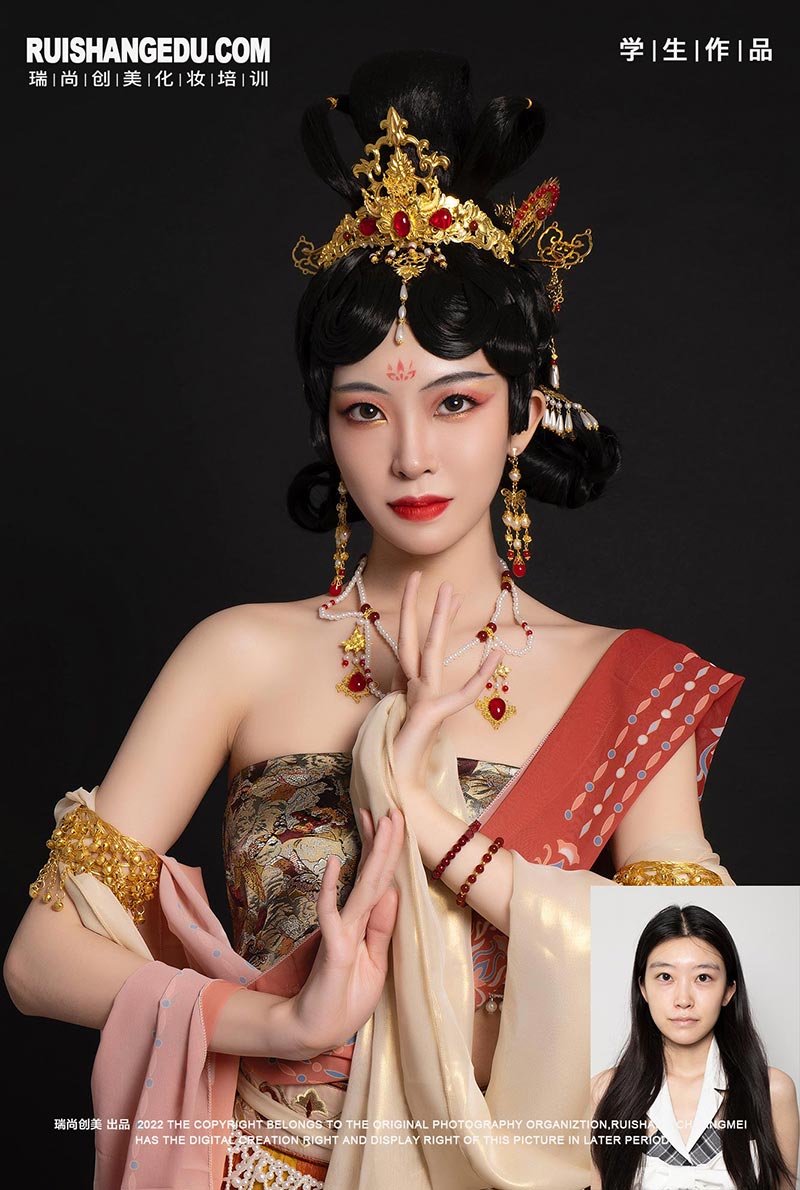 中秋賞月搭配漢服妝容，撞出新時(shí)尚！