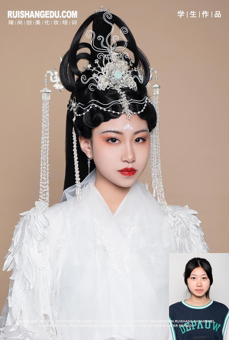 中秋賞月搭配漢服妝容，撞出新時(shí)尚！