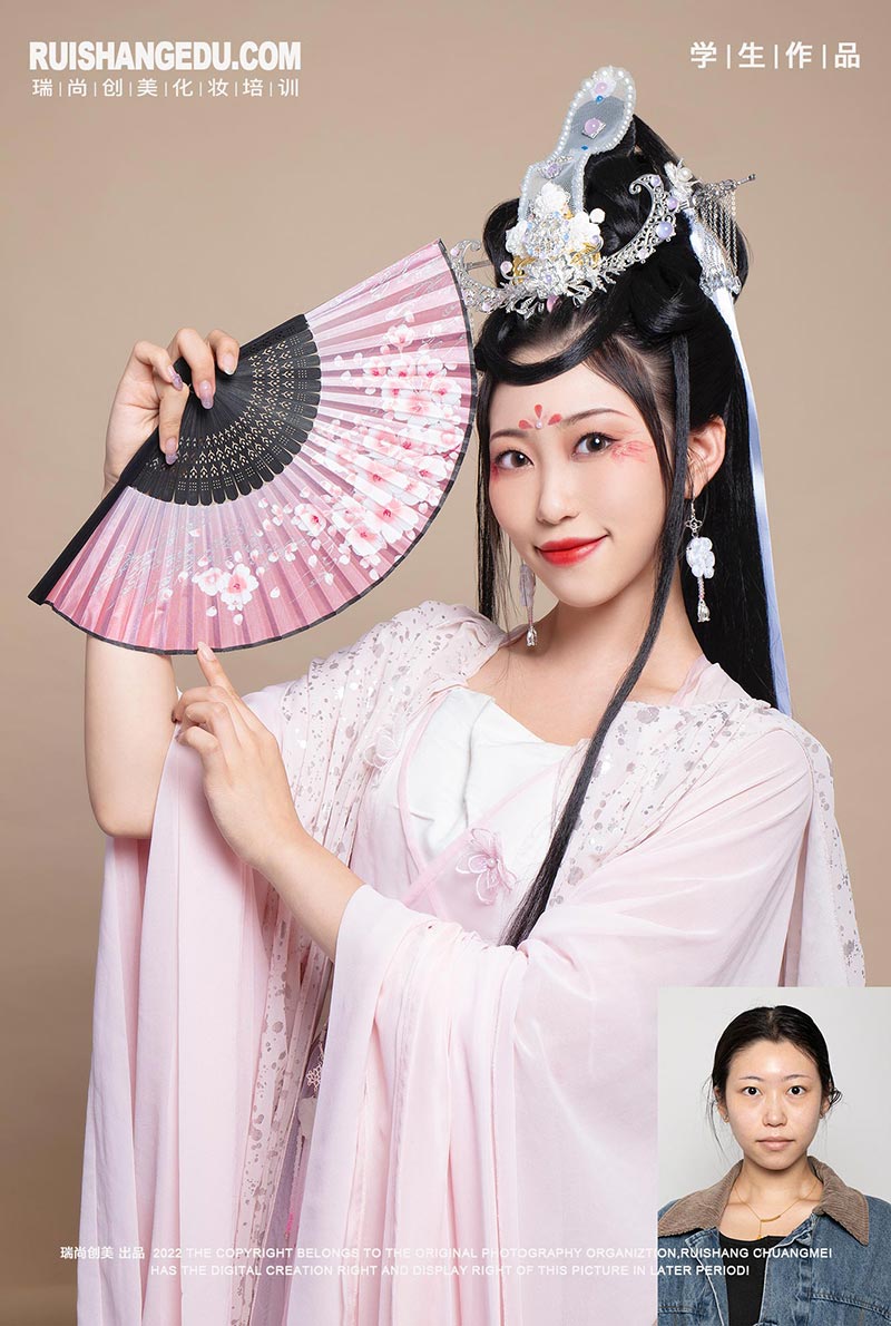 中秋賞月搭配漢服妝容，撞出新時(shí)尚！