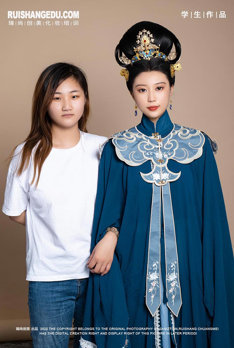 中秋賞月搭配漢服妝容，撞出新時(shí)尚！