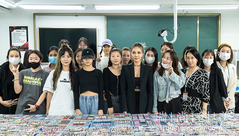 來看美甲師的真實收入，如何成為更受歡迎的美甲師？