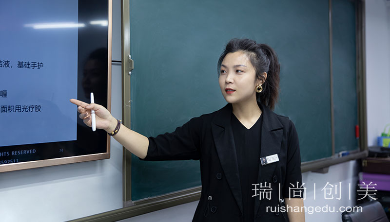 月入過萬的美甲師，是如何做到的？