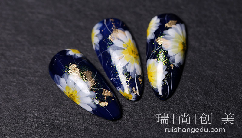 月入過萬的美甲師，是如何做到的？