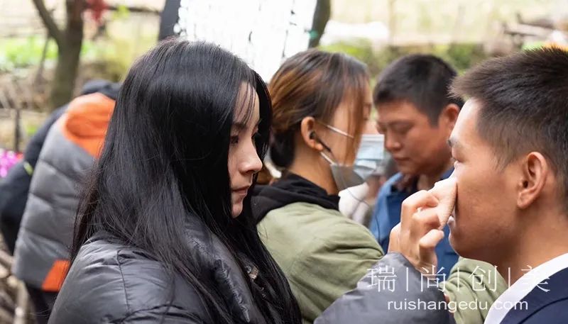 想進(jìn)劇組工作的化妝師，需要具備哪些條件？
