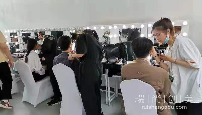 年齡小沒學(xué)歷，怎樣選擇技術(shù)才能令人放心？ 
