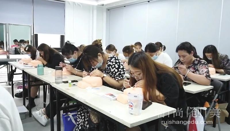 年齡小沒學(xué)歷，怎樣選擇技術(shù)才能令人放心？ 