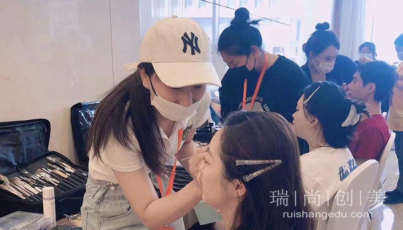 不必“擠”高中，學(xué)門技術(shù)人生同樣精彩 