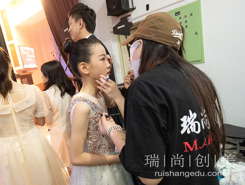 三方面教你如何選擇合適的化妝學(xué)校？