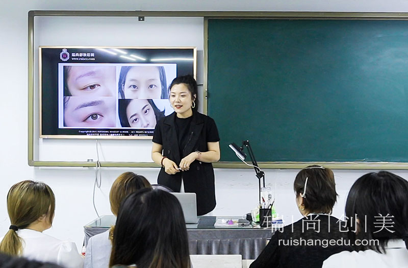 化妝技術(shù)學多久能找到工作？瑞尚創(chuàng)美為學員提供有口皆碑的品質(zhì)服務