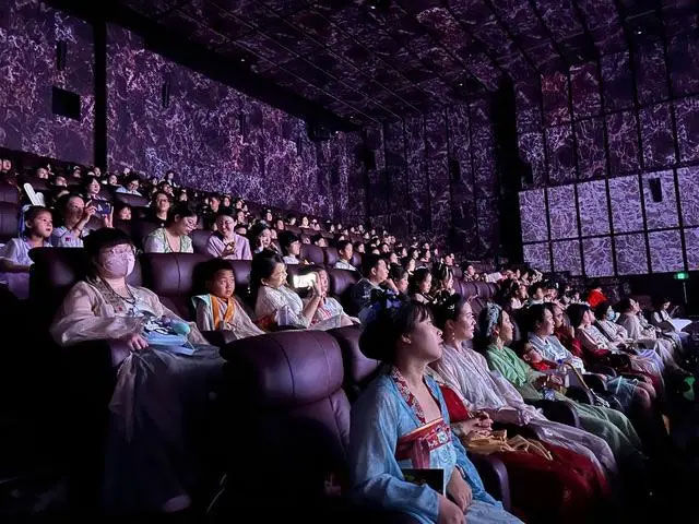 暑假看完《長(zhǎng)安三萬(wàn)里》，我想學(xué)化妝了