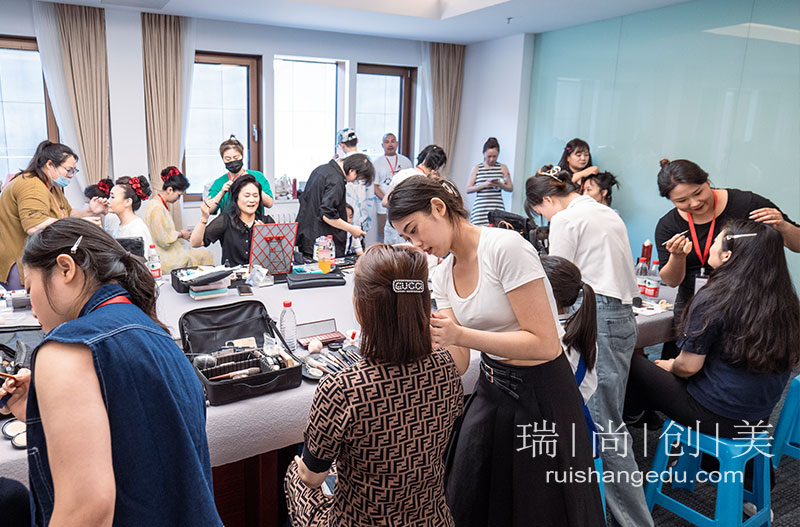 不開玩笑，真的有神仙工作，變美的同時還有工資拿！