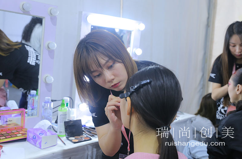繼元宇宙之后，AI將成為輔助化妝師工作的有力工具