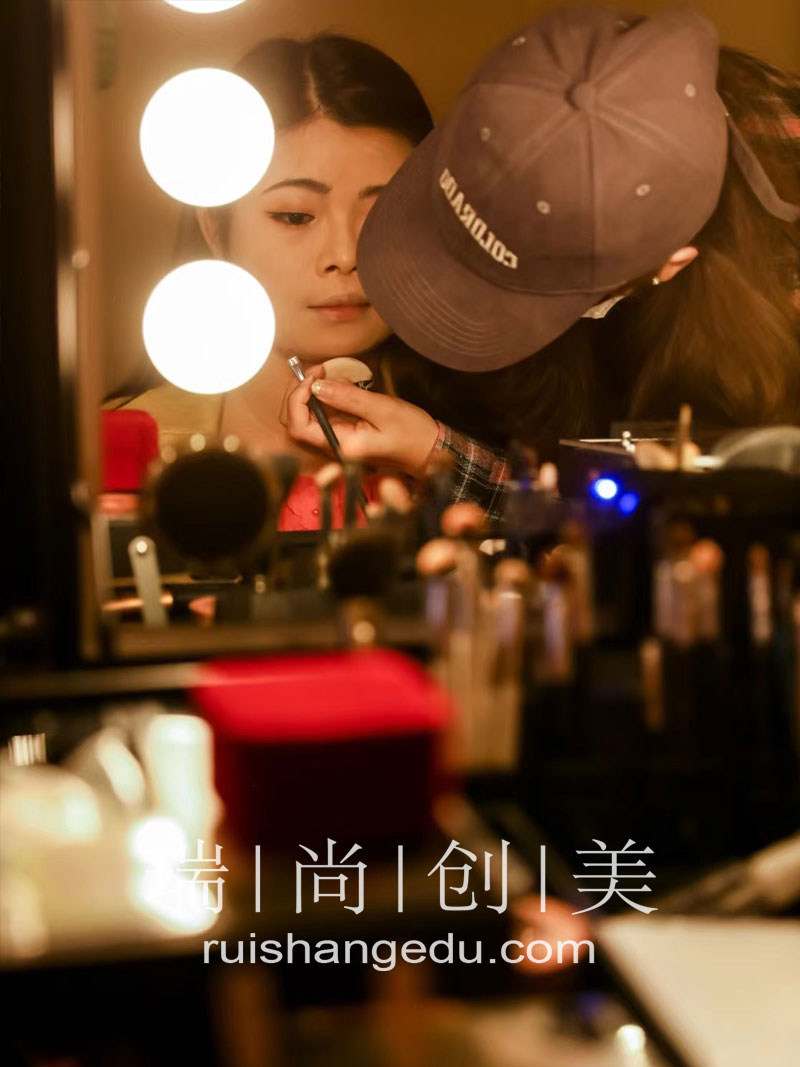 中考不是終點(diǎn)，選擇職業(yè)教育的你，人生會(huì)很精彩！