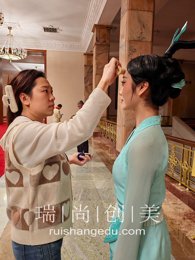 中考不是終點(diǎn)，選擇職業(yè)教育的你，人生會(huì)很精彩！