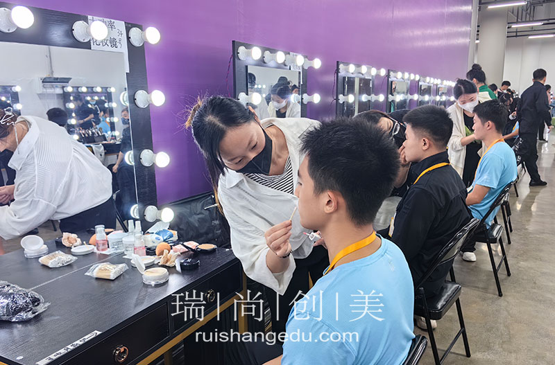 高考在即內(nèi)心焦慮迷茫怎么辦？快來看看Plan B-技能教育