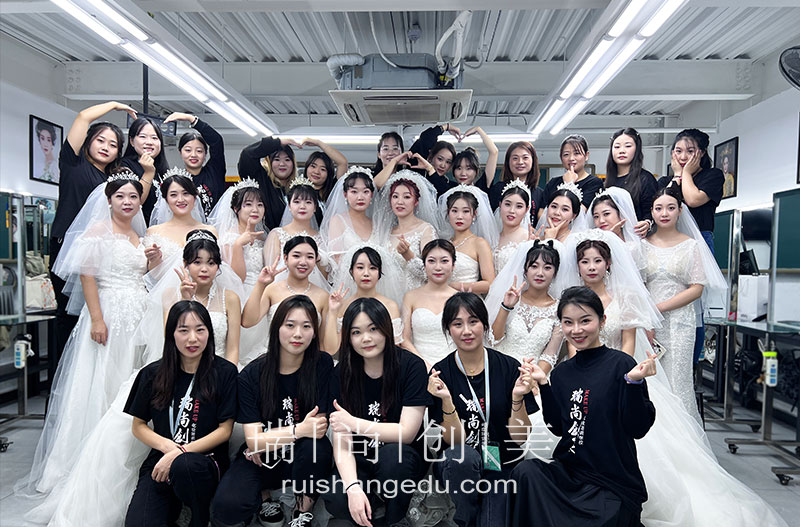 中考不是終點(diǎn)，選擇職業(yè)教育的你，人生會(huì)很精彩！