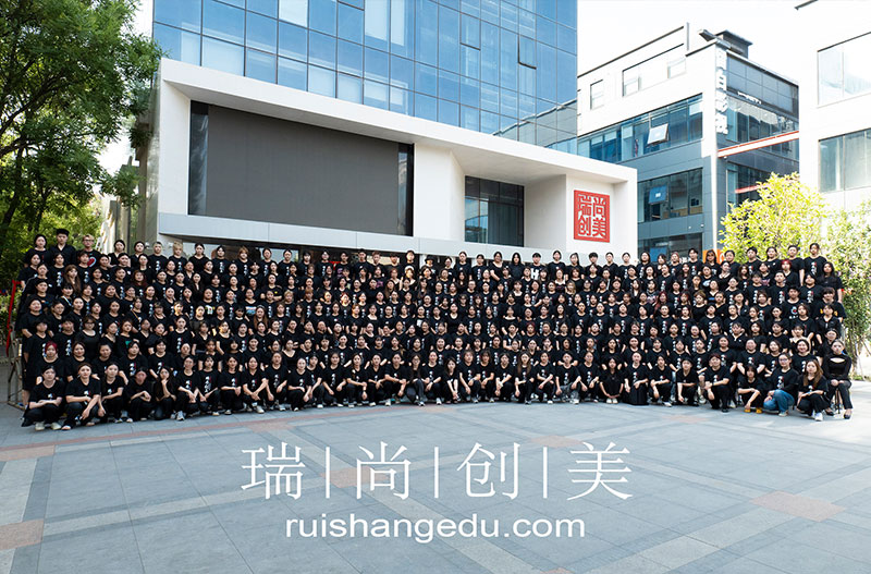 新手化妝師破圈指南：六大策略助你提升知名度，吸引源源不斷的客戶