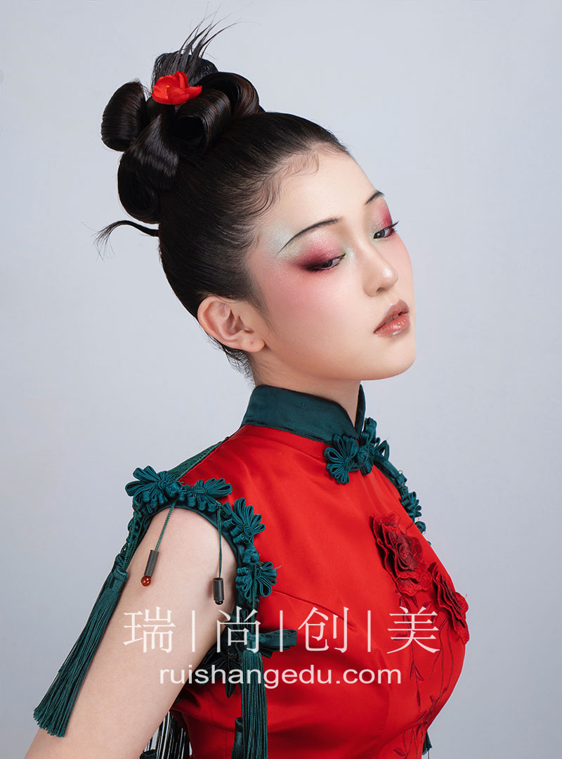 副業(yè)新寵:化妝師——解鎖靈活時間與豐厚收入的雙重魅力