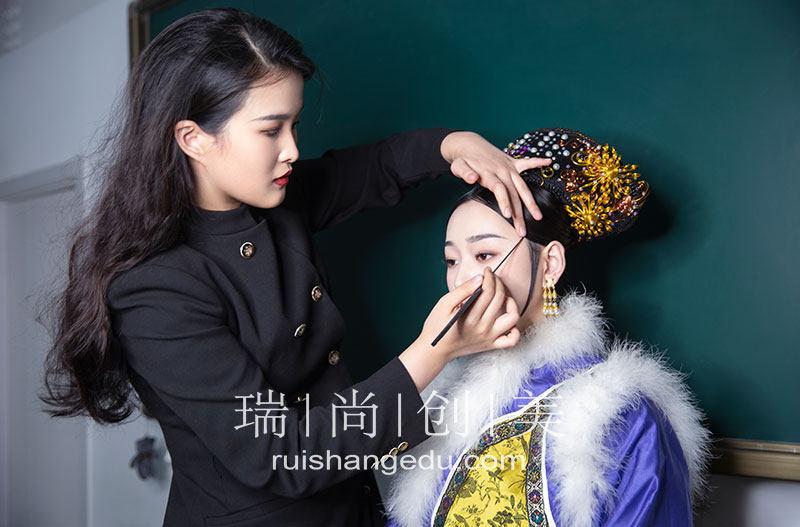 影視化妝師的未來發(fā)展和機遇怎么樣？
