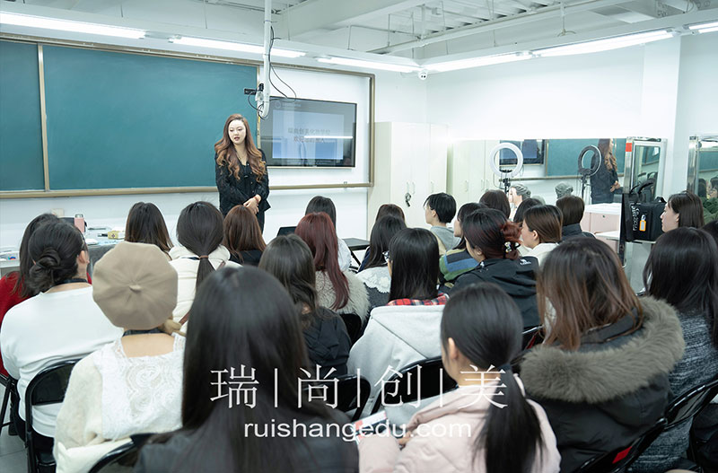 瑞尚創(chuàng)美與時尚同行 | 2025級新生開啟職業(yè)新征程！