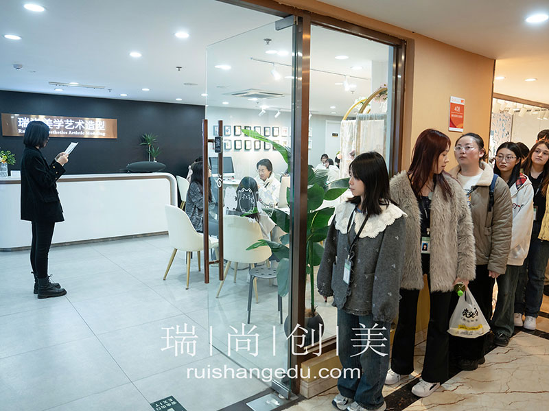瑞尚創(chuàng)美與時尚同行 | 2025級新生開啟職業(yè)新征程！