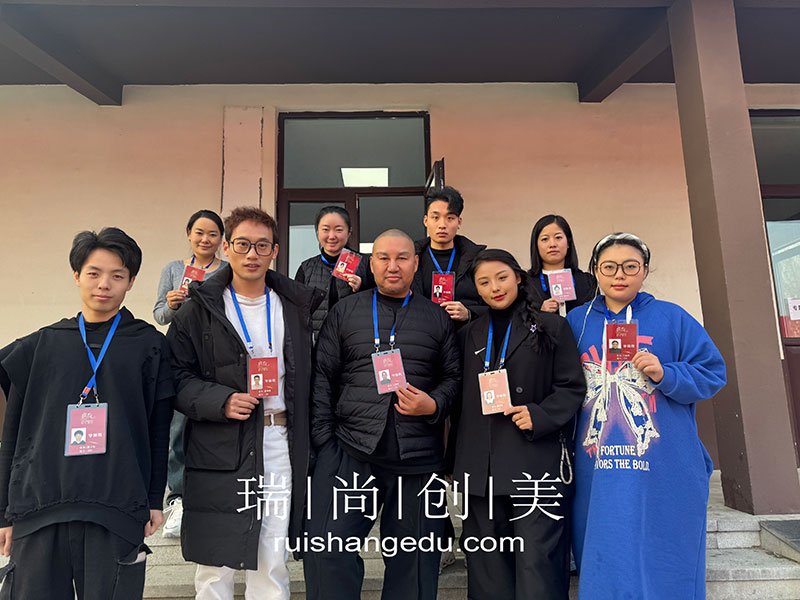 瑞尚創(chuàng)美傾情投入《啟航2025央視跨年晚會》妝造工作