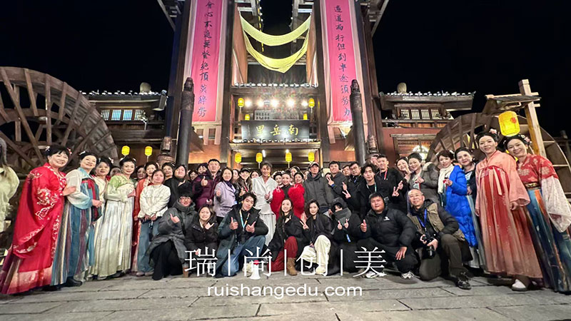 瑞尚創(chuàng)美傾情投入《啟航2025央視跨年晚會》妝造工作