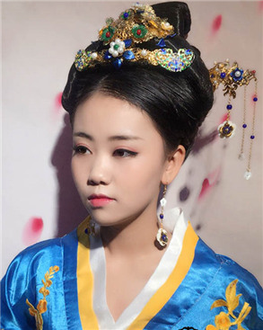 高薪職業(yè)考驗(yàn)技術(shù)，我從零學(xué)起終成專業(yè)化妝師！