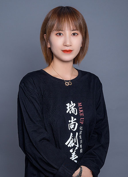 王雨軒：接觸了化妝，我想看到一個(gè)全新的自己
