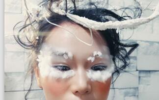 如何學(xué)會化妝:時尚圣誕妝步驟