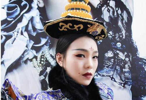 瑞尚創(chuàng)美化妝培訓(xùn)學(xué)員6月份考試現(xiàn)場