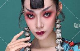 學彩妝容易嗎？能學成專業(yè)彩妝師嗎？