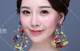學(xué)彩妝好嗎？學(xué)彩妝好找工作么？