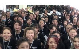 開掛級別的就業(yè)指導，規(guī)劃你的化妝師之路！