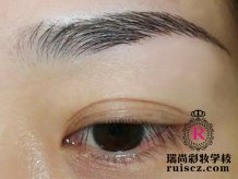 做韓式定妝眉、韓式定妝眼線的人多嗎？