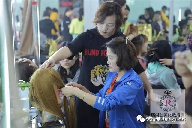 畢業(yè)生招聘：高薪差距，源于你選擇的方向！